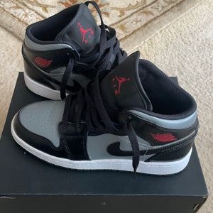 Shadow Jordan’s, great condition, size 4 Y, box included